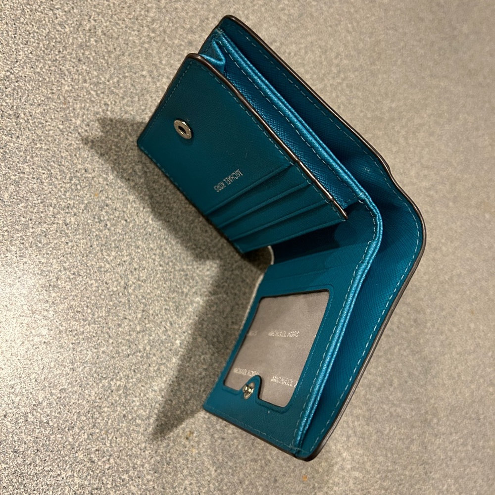 Michal Kors Saffiano leather teal wallet - Picture 7 of 11